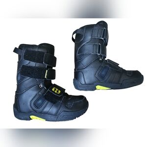 Morrow Snowboard boot, Size 3 kids, used one time and in great condition.